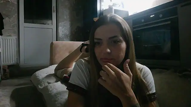 Snapshot of MoonChristie chatting on 09/30/25, 08:47 MoonChristie online show from 09/30/25, 08:47