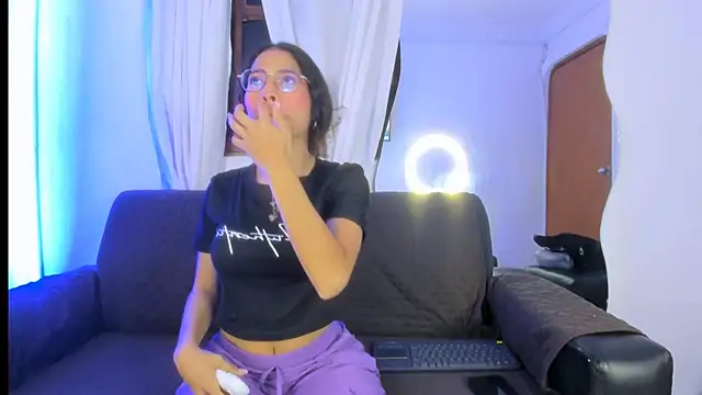 Akira Hime online show from 10/19/25, 02:45