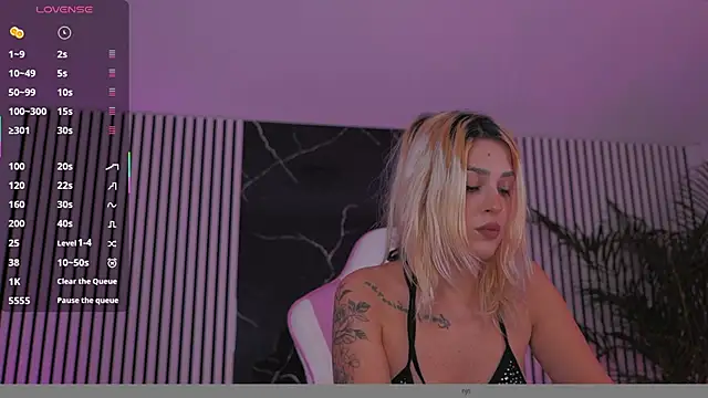 Snapshot of daisyblushh chatting on 12/21/25, 04:47 daisyblushh online show from 12/21/25, 04:47