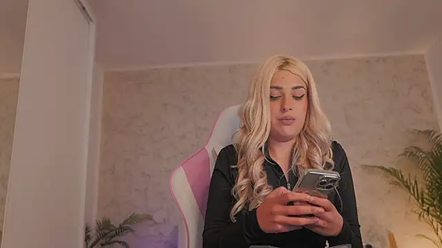 Snapshot of daisyblushh chatting on 03/20/26, 04:34 daisyblushh online show from 03/20/26, 04:34