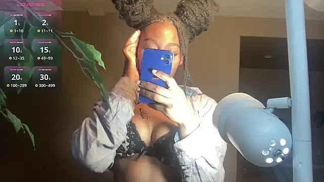 Snapshot of maskedgirl5005 chatting on 09/13/25, 09:58 maskedgirl5005 online show from 09/13/25, 09:58