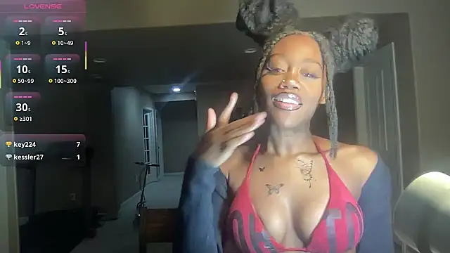 Snapshot of maskedgirl5005 chatting on 09/19/25, 06:41 maskedgirl5005 online show from 09/19/25, 06:41