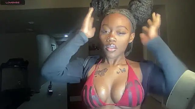 Snapshot of maskedgirl5005 chatting on 09/23/25, 07:28 maskedgirl5005 online show from 09/23/25, 07:28