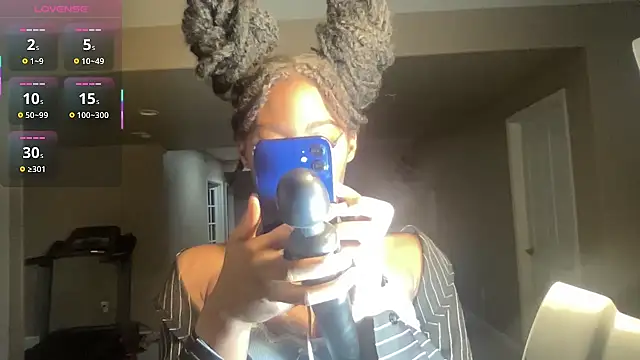 Snapshot of maskedgirl5005 chatting on 09/25/25, 08:12 maskedgirl5005 online show from 09/25/25, 08:12