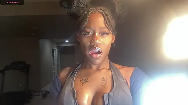 Snapshot of maskedgirl5005 chatting on 09/28/25, 08:36 maskedgirl5005 online show from 09/28/25, 08:36