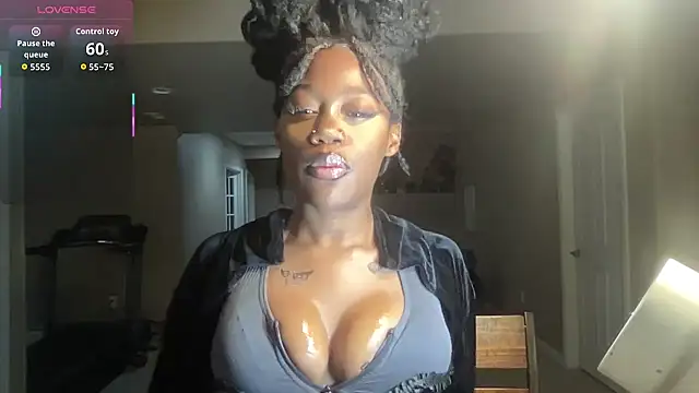 Snapshot of maskedgirl5005 chatting on 10/02/25, 06:15 maskedgirl5005 online show from 10/02/25, 06:15