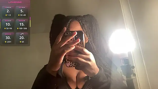 Snapshot of maskedgirl5005 chatting on 10/16/25, 02:34 maskedgirl5005 online show from 10/16/25, 02:34