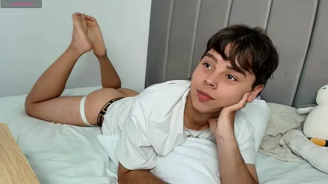 Snapshot of nico_leroy chatting on 09/17/25, 10:33 nico leroy online show from 09/17/25, 10:33