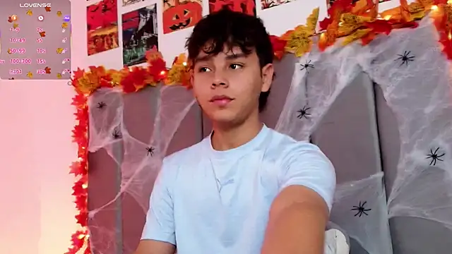 Snapshot of nico_leroy chatting on 10/17/25, 05:26 nico leroy online show from 10/17/25, 05:26