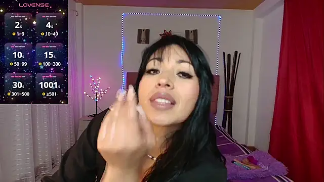 Snapshot of hannagomez_24 chatting on 12/05/25, 12:52 hannagomez 24 online show from 12/05/25, 12:52