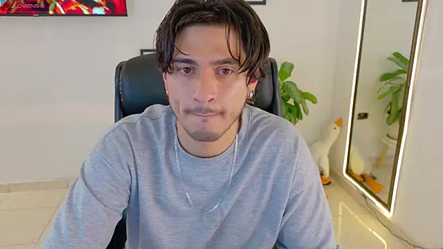 Snapshot of Elian_savoy chatting on 12/02/25, 01:44 Elian savoy online show from 12/02/25, 01:44