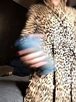 Snapshot of butterflykhash89 chatting on 12/05/25, 06:33 butterflykhash89 online show from 12/05/25, 06:33