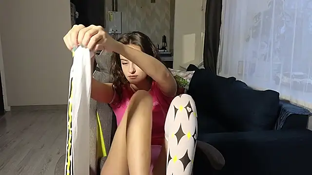 Snapshot of BelleWild chatting on 11/14/25, 04:22 BelleWild online show from 11/14/25, 04:22