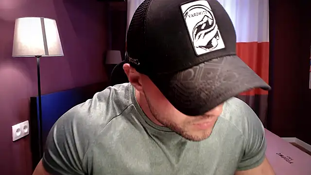 Snapshot of RikAdlerr chatting on 11/28/25, 07:55 RikAdlerr online show from 11/28/25, 07:55