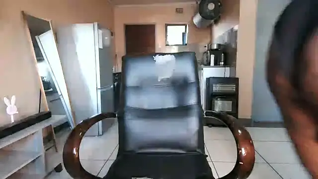 Snapshot of BusybooobsXXX3 chatting on 10/11/25, 04:12 BusybooobsXXX3 online show from 10/11/25, 04:12