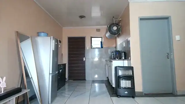 Snapshot of BusybooobsXXX3 chatting on 10/21/25, 04:13 BusybooobsXXX3 online show from 10/21/25, 04:13