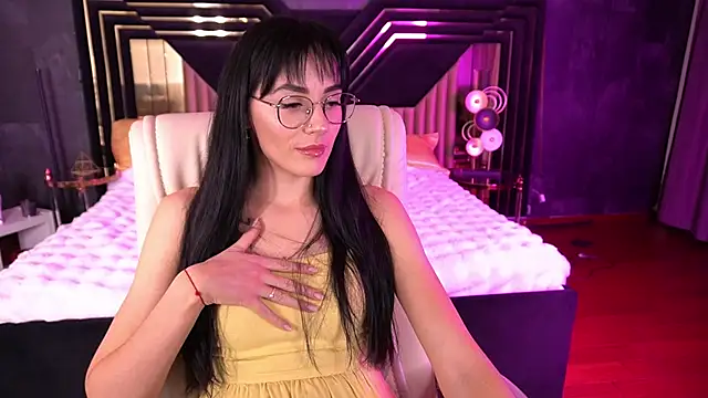 Snapshot of EviLune chatting on 11/14/25, 09:13 EviLune online show from 11/14/25, 09:13