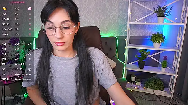 Snapshot of EviLune chatting on 11/19/25, 09:37 EviLune online show from 11/19/25, 09:37