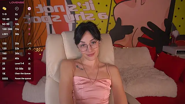 Snapshot of EviLune chatting on 12/14/25, 07:25 EviLune online show from 12/14/25, 07:25