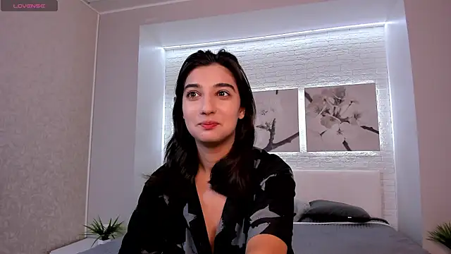 Snapshot of Elfy_Rare_ chatting on 10/04/25, 02:48 Elfy Rare online show from 10/04/25, 02:48