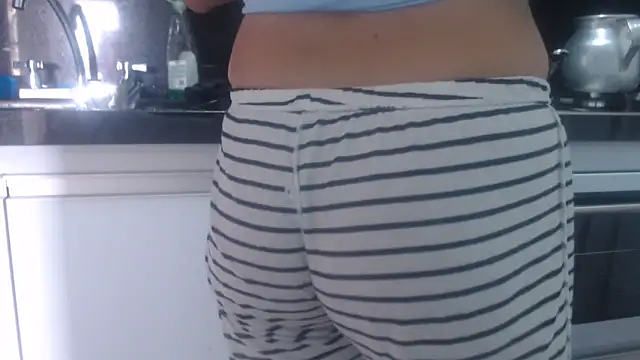Snapshot of sabrina_v_ chatting on 05/20/26, 04:13 sabrina v online show from 05/20/26, 04:13