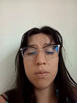 Snapshot of lareinalareinadelanal chatting on 10/13/25, 01:00 lareinalareinadelanal online show from 10/13/25, 01:00