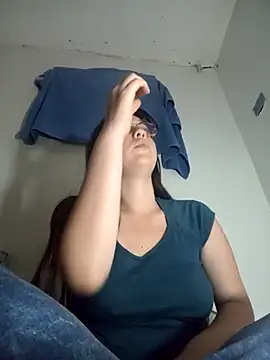 Snapshot of lareinalareinadelanal chatting on 10/18/25, 09:54 lareinalareinadelanal online show from 10/18/25, 09:54