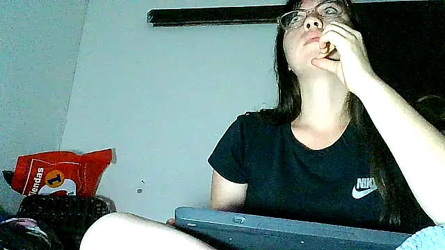 Snapshot of lareinalareinadelanal chatting on 10/23/25, 09:41 lareinalareinadelanal online show from 10/23/25, 09:41