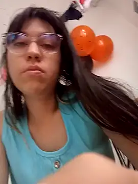 Snapshot of lareinalareinadelanal chatting on 10/26/25, 01:39 lareinalareinadelanal online show from 10/26/25, 01:39