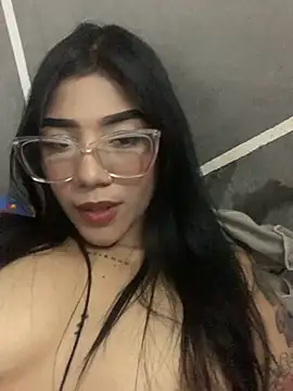 Snapshot of ElaRose_12 chatting on 11/06/25, 05:14 ElaRose 12 online show from 11/06/25, 05:14