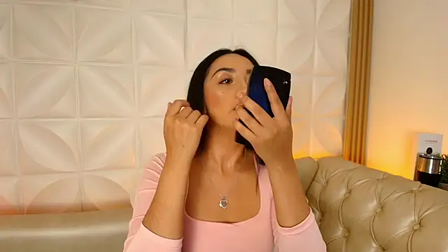 Snapshot of ana_riveros chatting on 11/12/25, 04:13 ana riveros online show from 11/12/25, 04:13