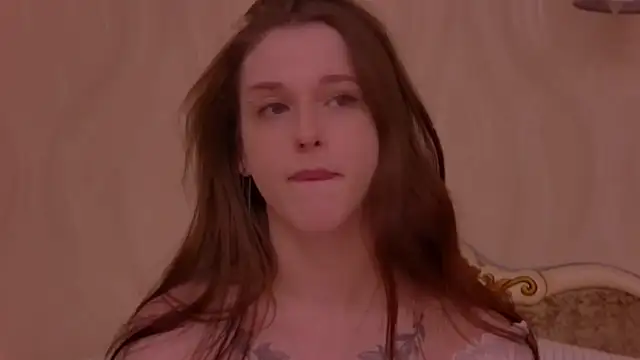 Snapshot of LollaVibe chatting on 12/15/25, 10:36 LollaVibe online show from 12/15/25, 10:36