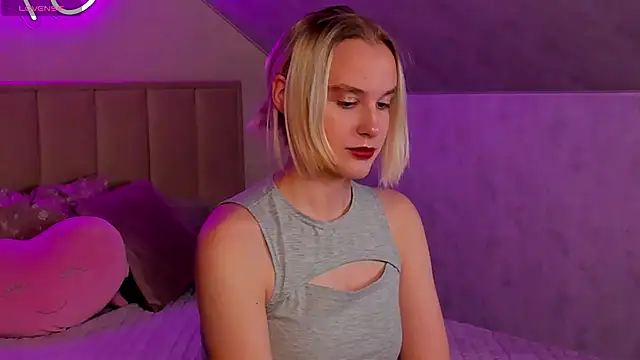 Carolin Miller online show from 10/21/25, 05:41