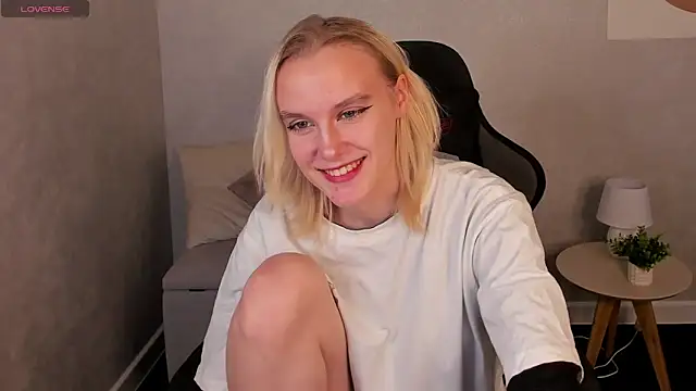 Carolin Miller online show from 10/22/25, 04:57