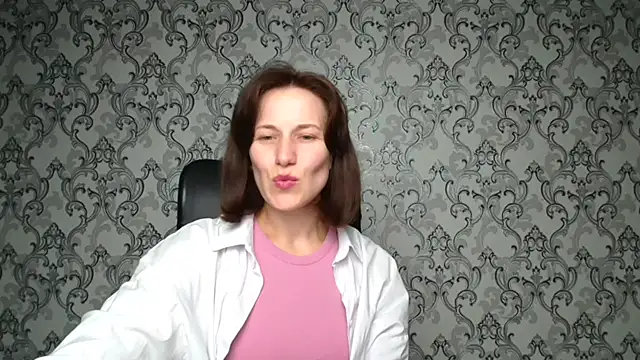 Snapshot of Kelly_Kisss chatting on 11/08/25, 12:27 Kelly Kisss online show from 11/08/25, 12:27