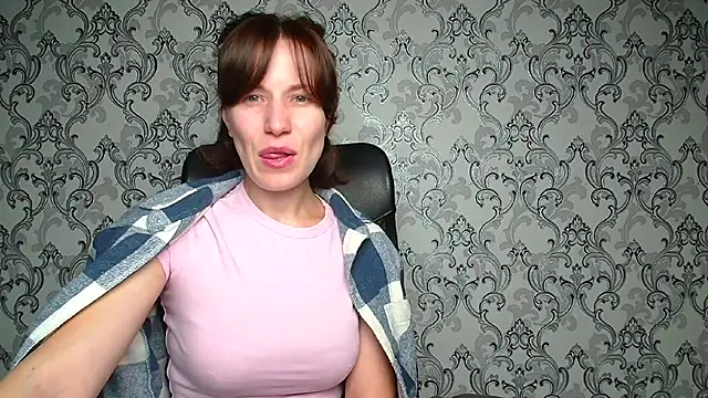 Snapshot of Kelly_Kisss chatting on 11/24/25, 06:02 Kelly Kisss online show from 11/24/25, 06:02