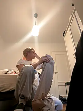 pbyariel- online show from 11/04/25, 03:44