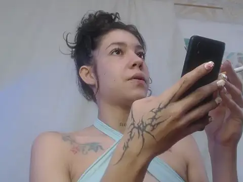 Snapshot of porndollbaby chatting on 12/19/25, 04:47 porndollbaby online show from 12/19/25, 04:47