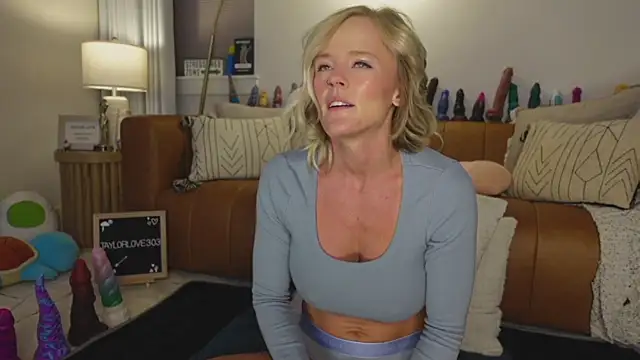 Snapshot of Taylorlove303 chatting on 09/13/25, 10:37 Taylorlove303 online show from 09/13/25, 10:37