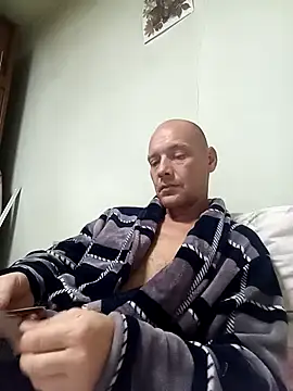 Snapshot of ToughDraft14 chatting on 10/01/25, 09:48 ToughDraft14 online show from 10/01/25, 09:48