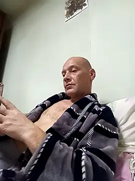 Snapshot of ToughDraft14 chatting on 10/10/25, 09:52 ToughDraft14 online show from 10/10/25, 09:52