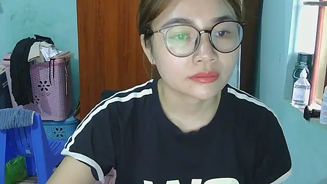 Uhem112 online show from 10/18/25, 01:52