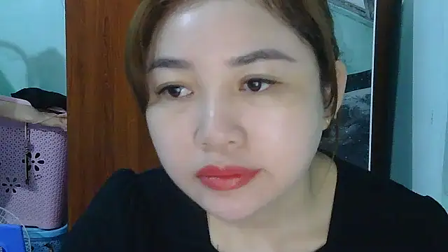 Uhem112 online show from 10/26/25, 01:44