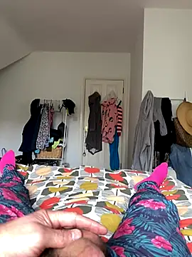 Snapshot of Bourne_606 chatting on 10/12/25, 01:32 Bourne 606 online show from 10/12/25, 01:32