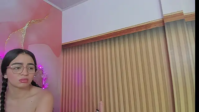 violet taylor  online show from 11/25/25, 02:22