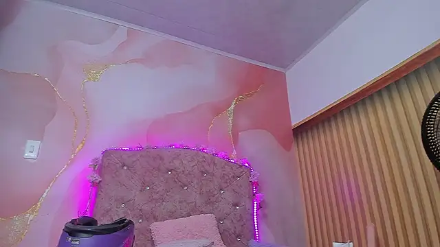 Snapshot of violet_taylor_ chatting on 01/14/26, 02:17 violet taylor online show from 01/14/26, 02:17