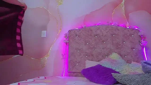 Snapshot of violet_taylor_ chatting on 01/16/26, 02:15 violet taylor online show from 01/16/26, 02:15