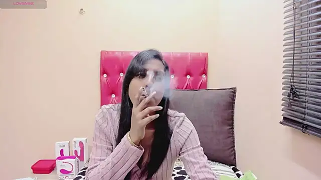Snapshot of INDIANCREAM4U chatting on 05/19/26, 05:25 INDIANCREAM4U online show from 05/19/26, 05:25