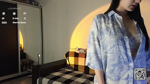 Snapshot of OdelynBagge chatting on 11/03/25, 05:03 OdelynBagge online show from 11/03/25, 05:03