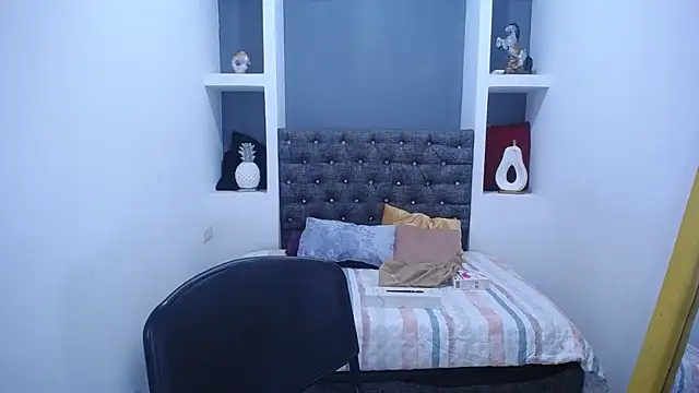 Snapshot of LauraMossart chatting on 10/08/25, 03:04 LauraMossart online show from 10/08/25, 03:04